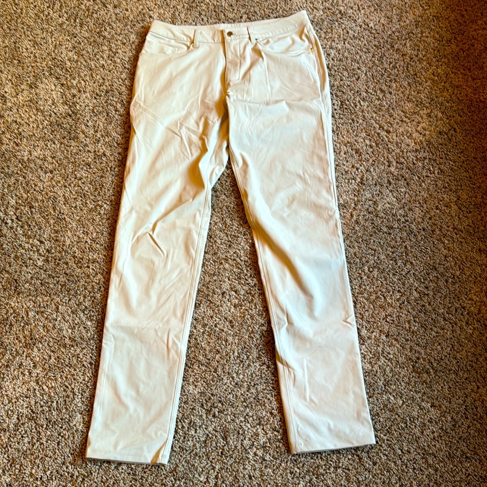 Men’s Lululemon light khaki ABC pocket pants33x37